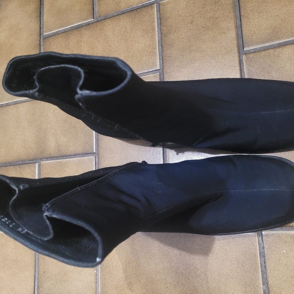 Stuart Weitzman ankle boots size 7, Black